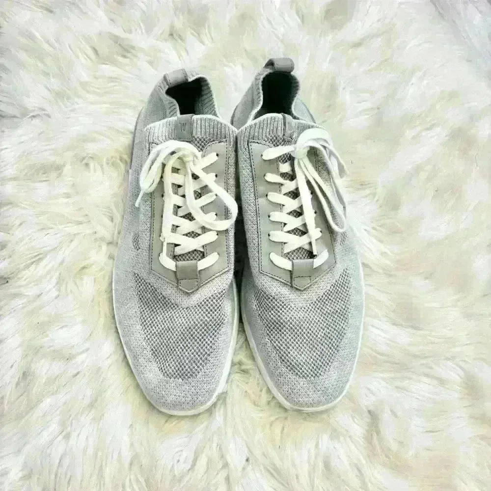 Men’s Wolf & Shepard SupremeKnit Trainer gray and white sz 12 m